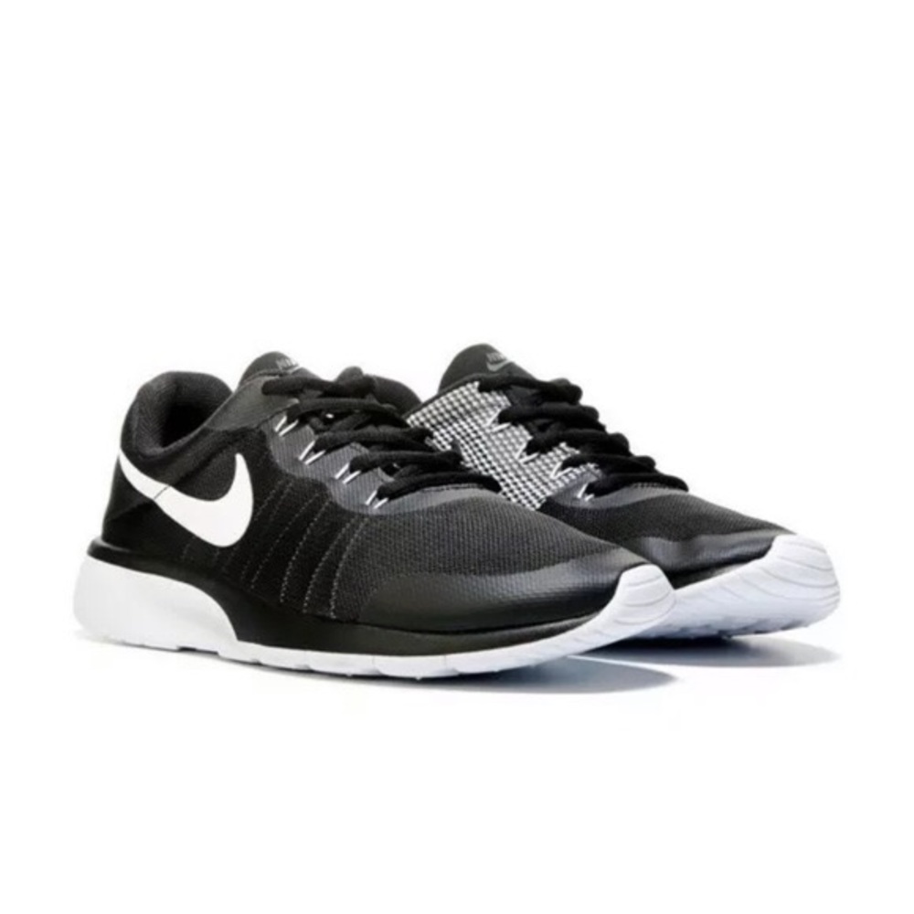 NWT NIB Nike black and white tennis shoes